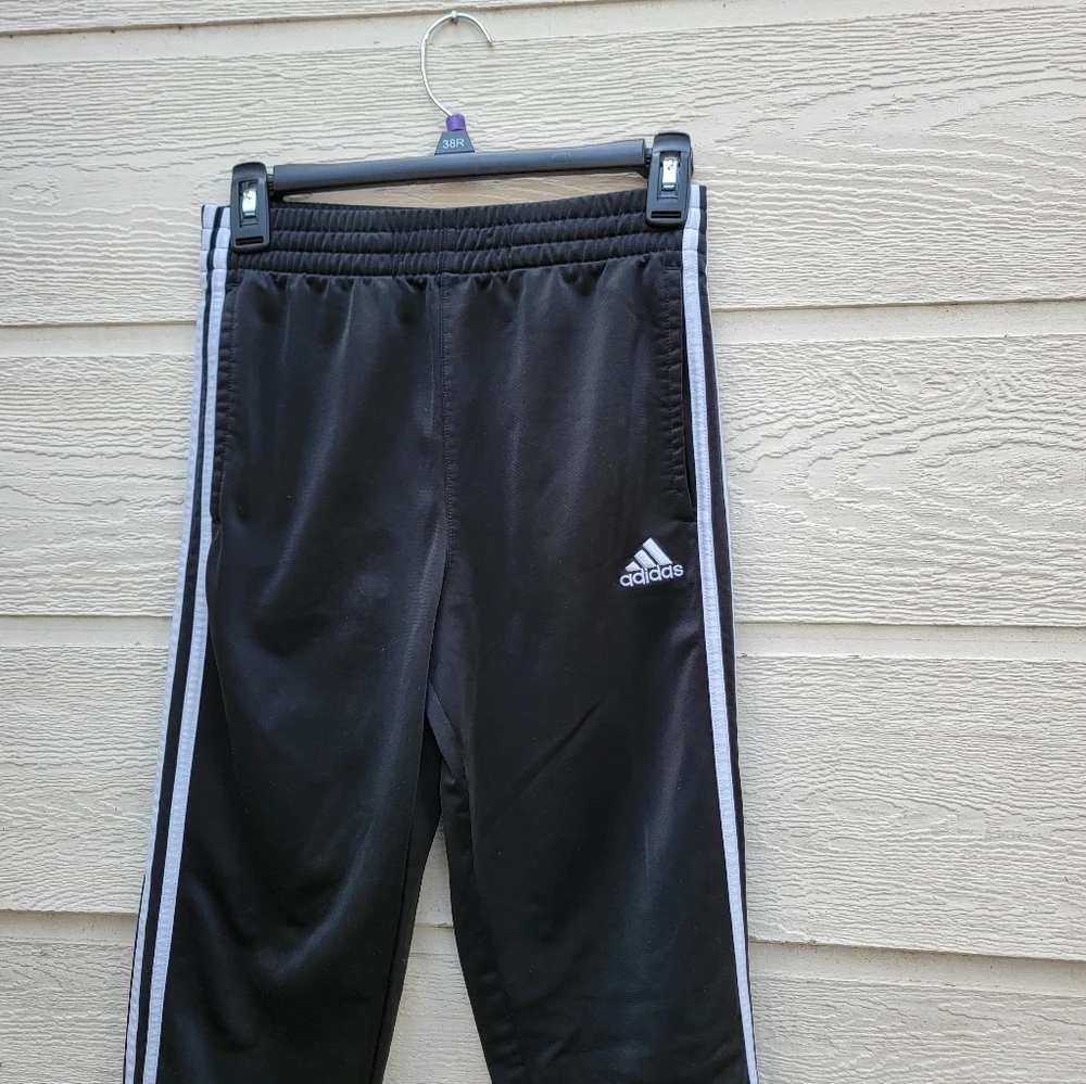 Adidas boy's jogger size L/G  14-16 color black and white